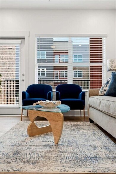 Building Photo - 2025 W Iris Dr SE