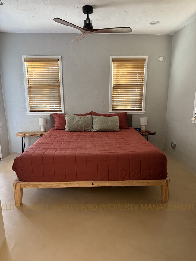 Building Photo - 2548 E 3rd St