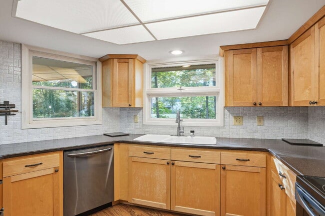 Building Photo - 815 Farm Quarter Rd