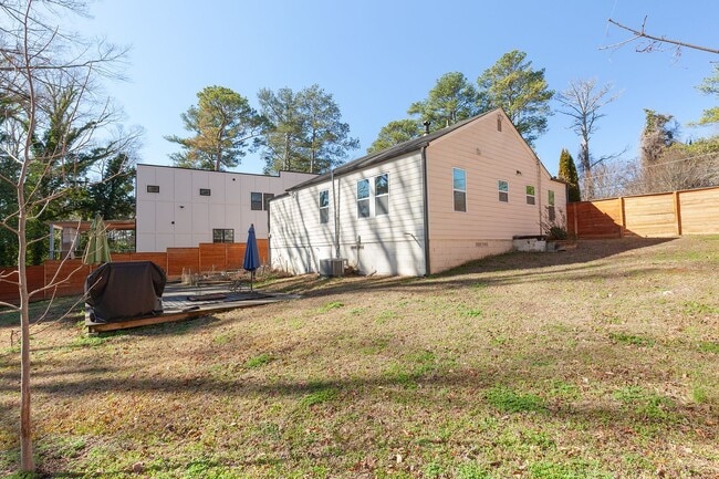 Building Photo - Beautifully Updated Home in Vibrant Atlanta Neighborhood