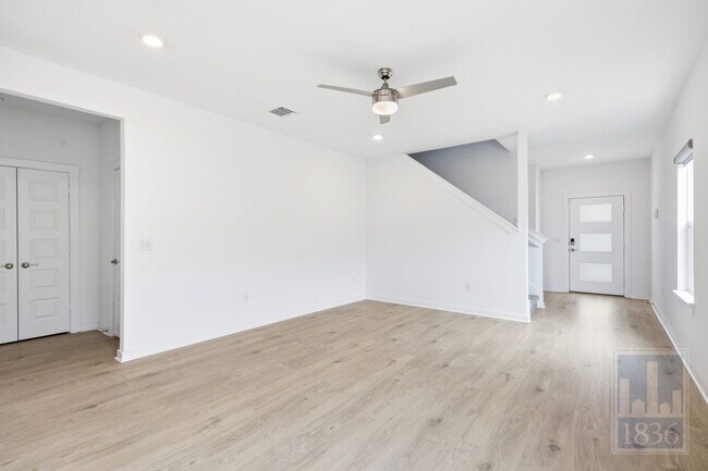 Building Photo - 10925 Tildon Ave