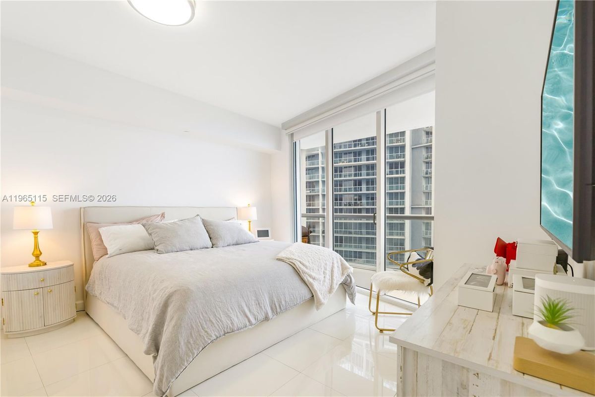 Building Photo - 495 Brickell Ave
