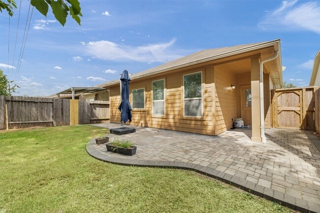 Building Photo - 9420 Savannah Holly Dr