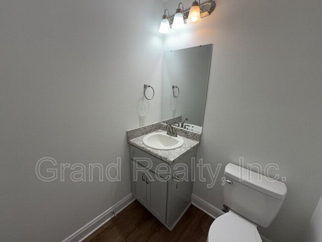 Building Photo - 5098 Bruner St