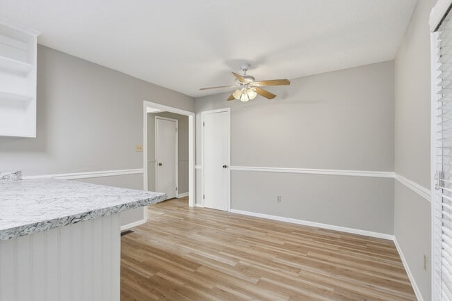 Building Photo - 7800 Temple Acres Dr