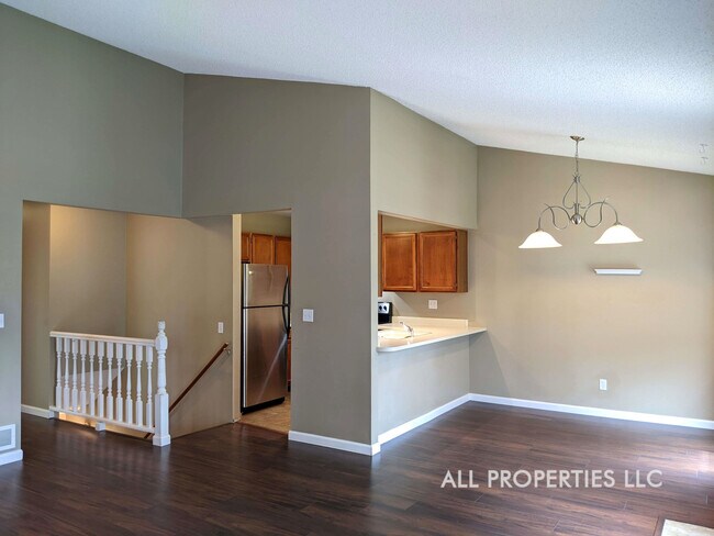 Building Photo - 10467 Robb Dr