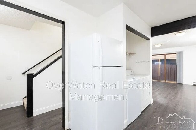 Building Photo - 627 N Klevin St