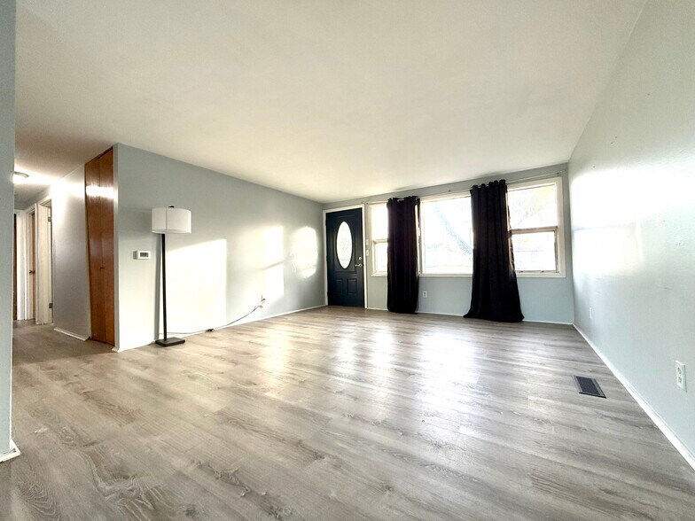 Building Photo - 2626 Corvalis Ave