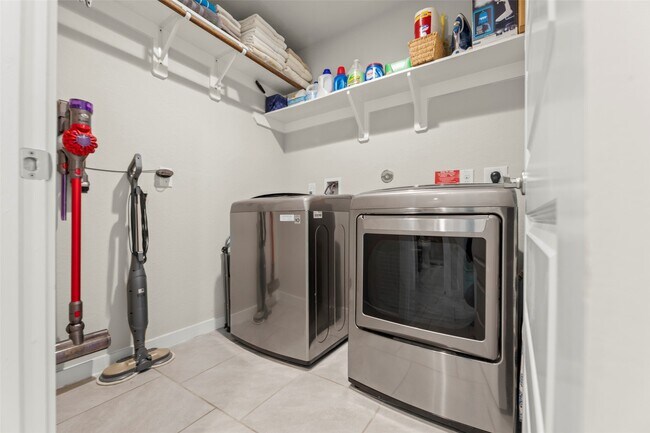 Building Photo - 7526 Highland Chase Dr