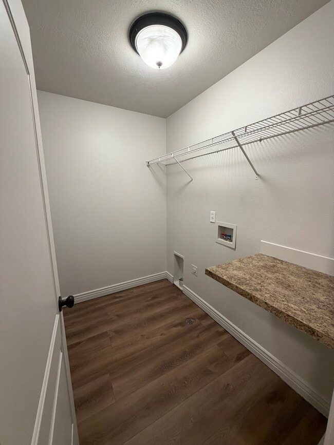 Building Photo - 565 Pioneer Rd