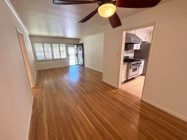 Building Photo - 2 Bedroom home located in Long Beach now available!