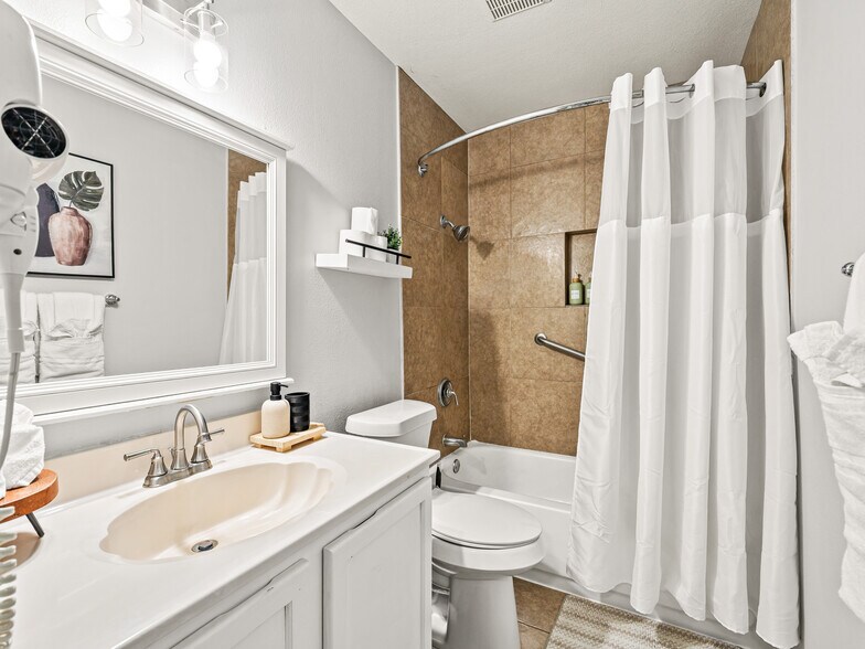 Building Photo - 1113 Roaring Springs Dr