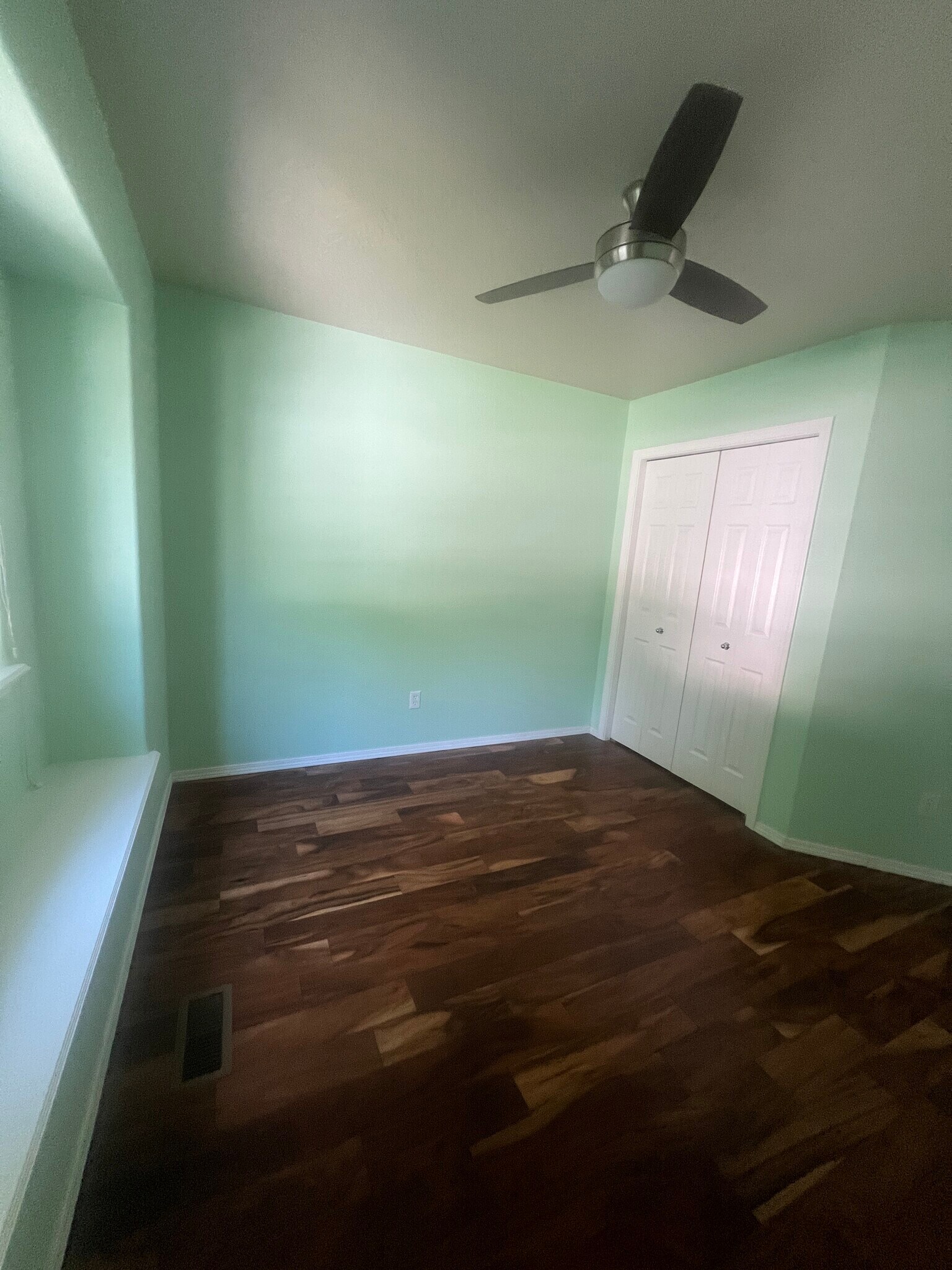 1 bedroom - 1907 N Thistle Dr
