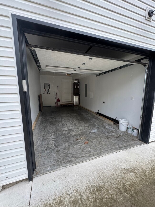 Building Photo - 241 Berry Ln