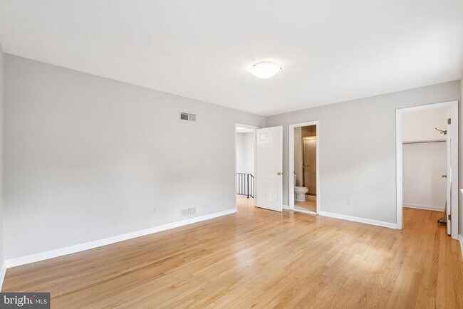 Building Photo - 214 James Thurber Ct