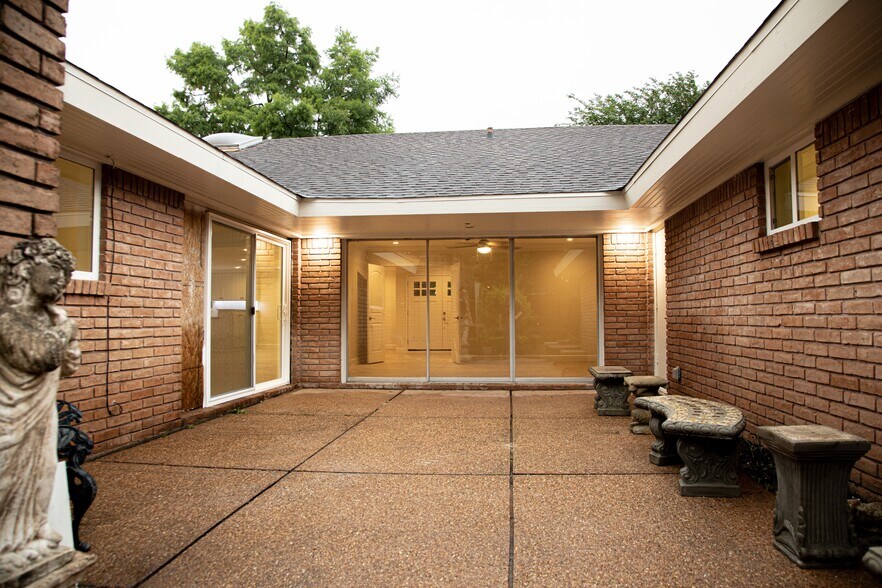Back patio - 3619 Braeswood S Blvd