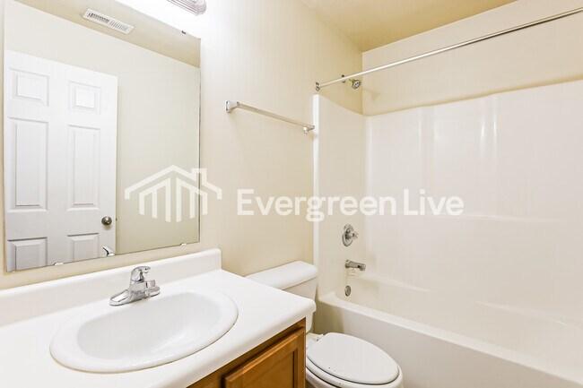 Building Photo - 2004 Lisa Walk Dr