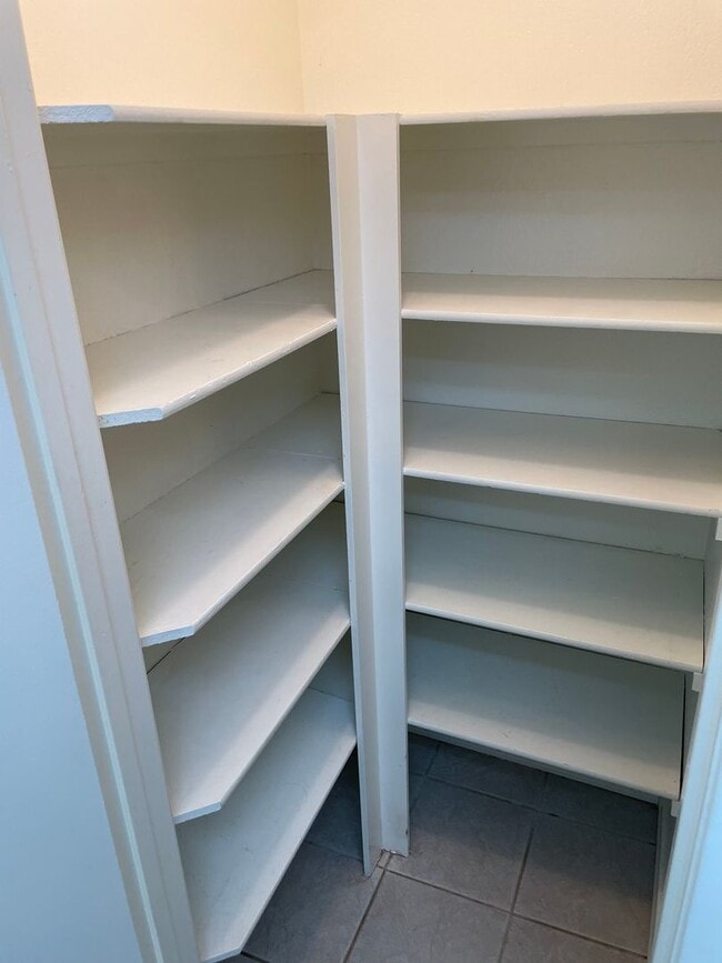 Building Photo - Great Location in Lake Forest