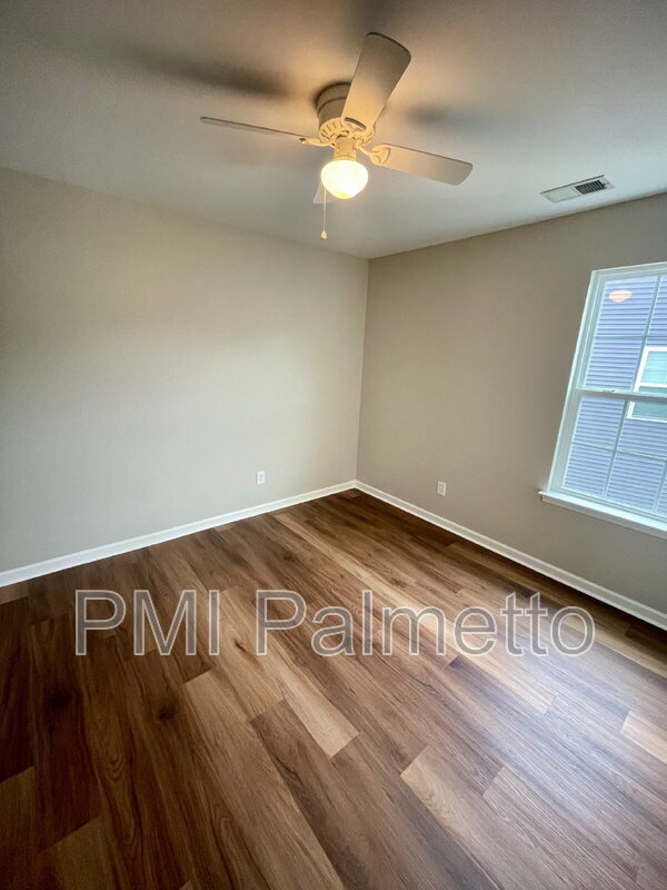 Building Photo - 167 Wingspan Way
