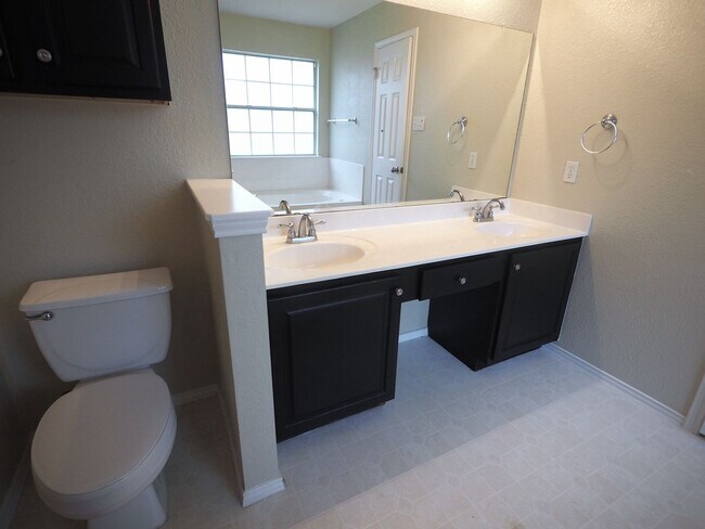 Building Photo - Amazing Pflugerville Home!