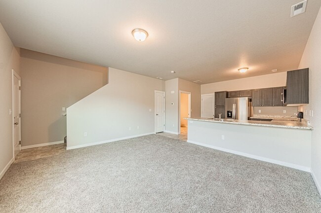 Building Photo - STYLISH 3-BEDROOM TOWNHOME w/ A/C **LIKE N...