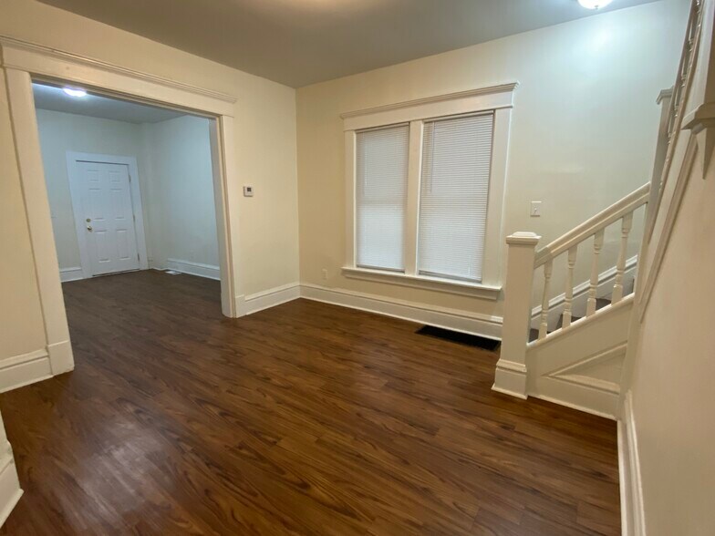 Building Photo - 82 Dana Ave