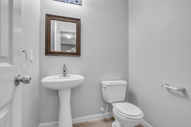 Building Photo - 23610 Hidden Maple Dr