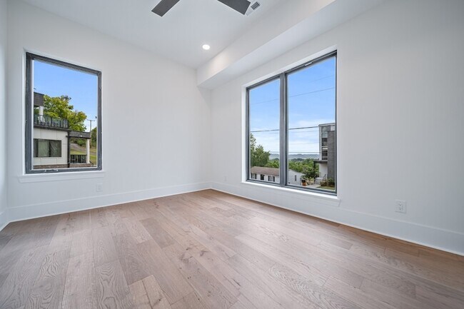 Building Photo - 6011 Hill Cir Dr