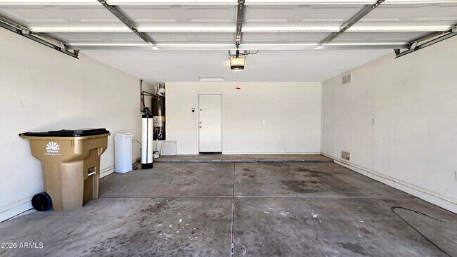 Building Photo - 15857 W Moreland St