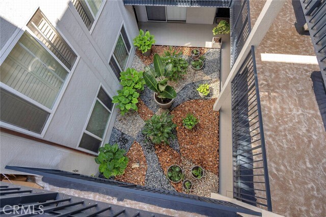 Building Photo - 230 S Catalina Ave
