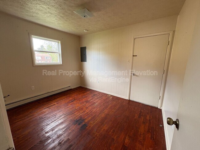 Building Photo - 1114 Allen Dr