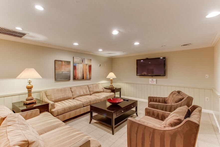 Club/Lounge Room - 3000 Spout Run Pky