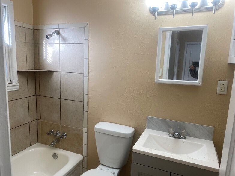 Building Photo - 10421 Desdemona Dr