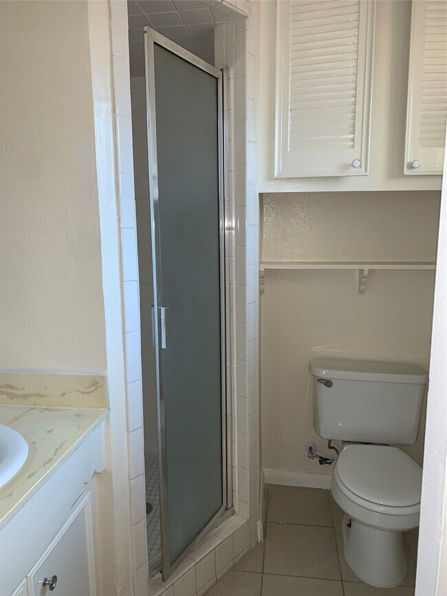 Building Photo - 12418 South Dr