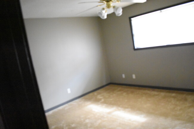 Building Photo - 523 Arbor Oak Dr