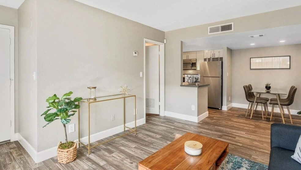 Building Photo - Raystone