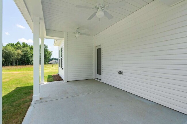 Building Photo - Spacious 4-Bedroom, 3 Full Bath Home in Angier