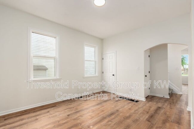 Building Photo - 865 Old Leonard Ave