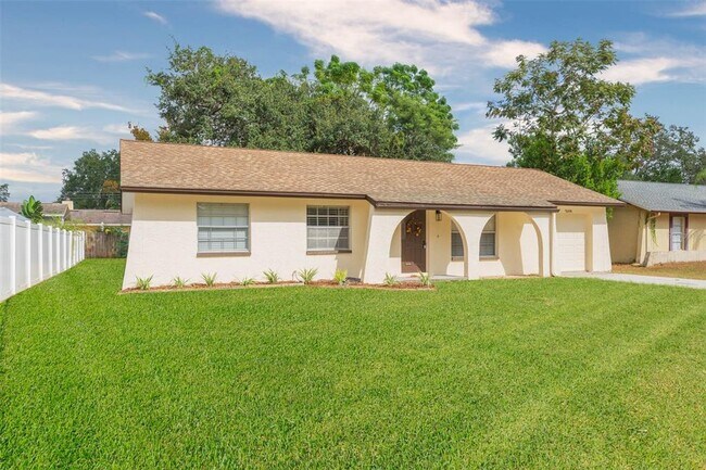 Building Photo - 7608 N Sanibel Cir