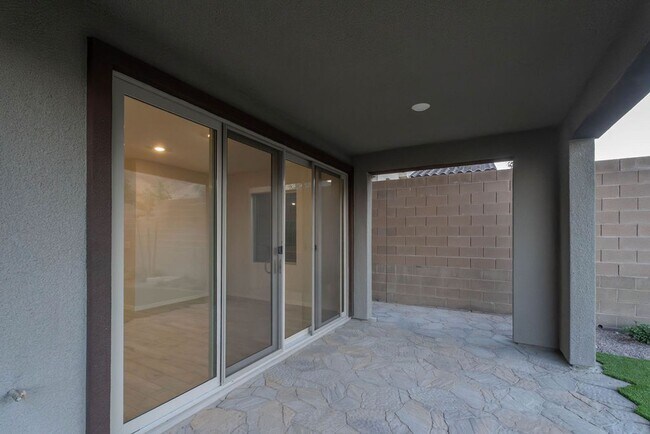 Building Photo - 11620 Desert Hollow Avenue