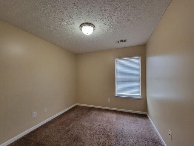 Building Photo - 2 Story-Townhome - 1 Car Garage - Gated Community - Camp Creek