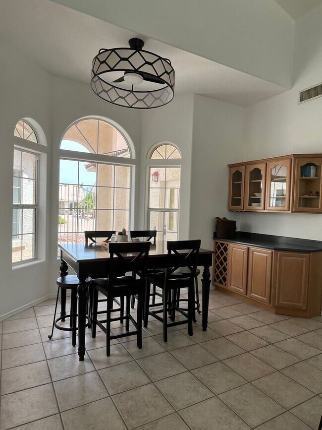 Building Photo - WINTER VACATION RENTAL - 3 Bedroom/2 Bath