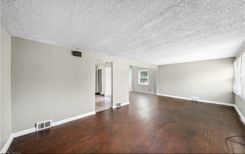 Building Photo - 1369 Adelaide Ave SE