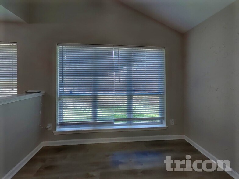 Building Photo - 7318 Foxway Ln