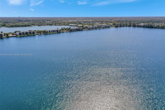 Building Photo - 117 Lake Emerald Dr