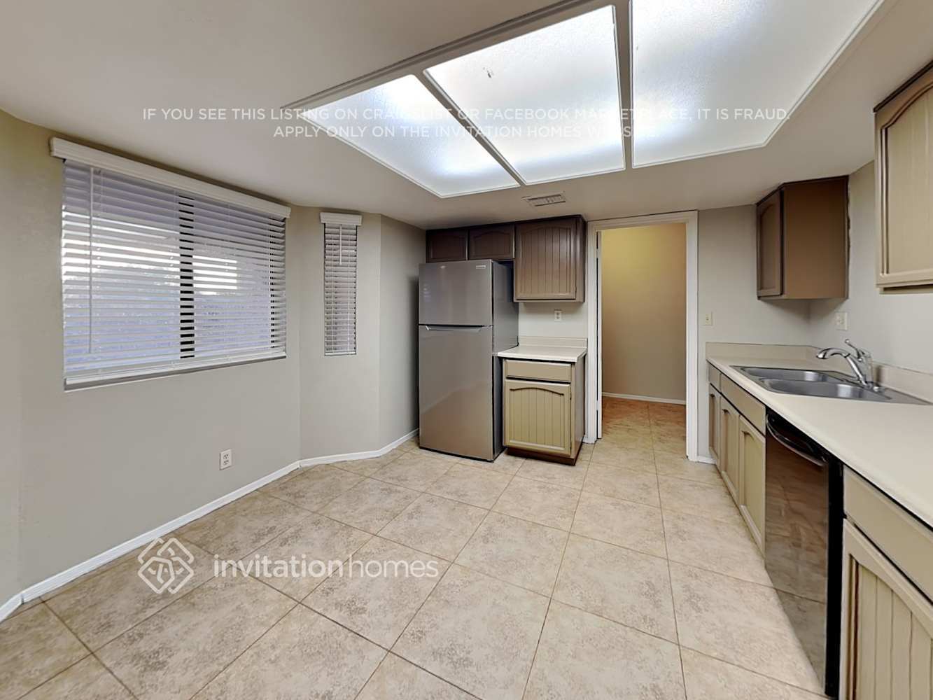 Building Photo - 336 S Travis