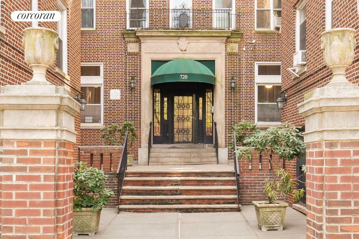 Building Photo - 720 W 173rd St