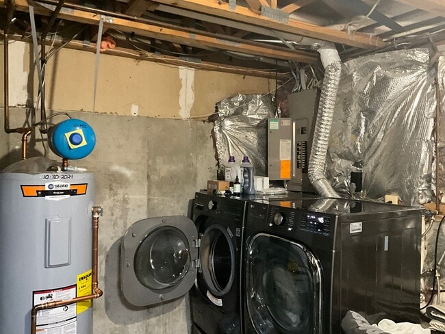 Building Photo - Beautiful 2BR 2BA 3 level townhome located in the Bowling Brook Farms Community