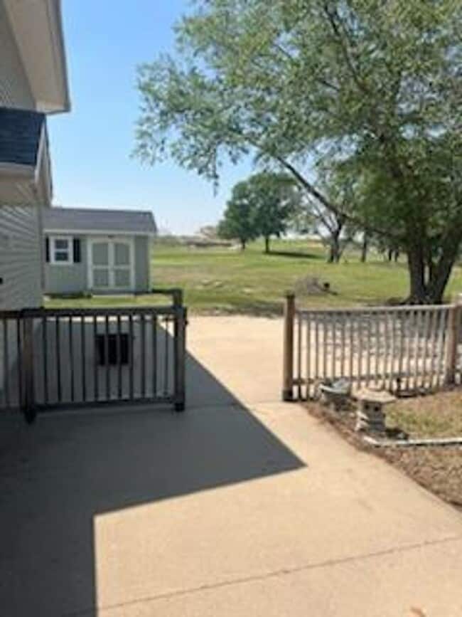 Building Photo - Hutchinson Rental