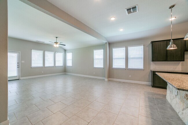 Building Photo - Waterford Park 3 Bed Single Story Home